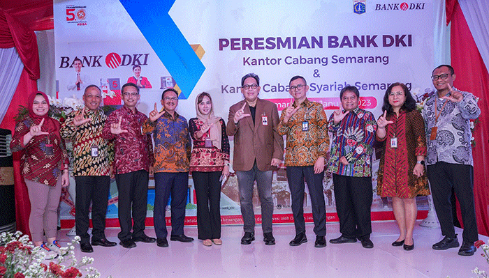 Peresmian Kantor Cabang Bank DKI Semarang pada acara seremonial pembukaan Kantor Cabang Bank DKI Semarang dan Kantor Cabang Bank DKI Syariah Semarang.