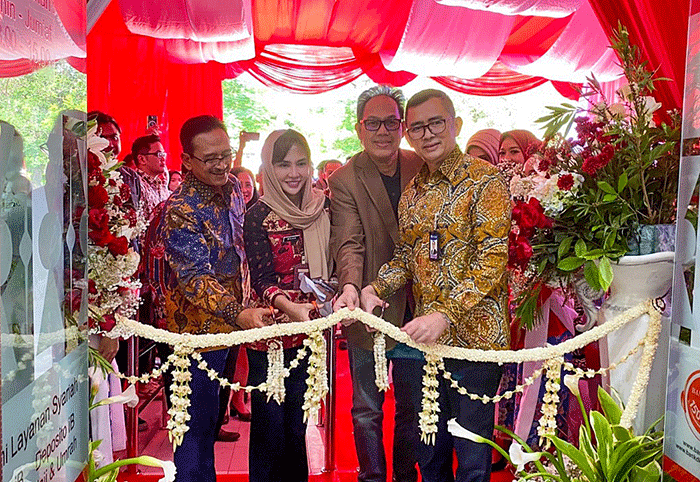Peresmian Kantor Cabang Bank DKI Semarang pada acara seremonial pembukaan Kantor Cabang Bank DKI Semarang dan Kantor Cabang Bank DKI Syariah Semarang.
