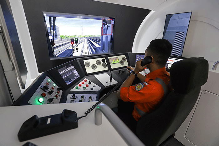 Sejumlah pekerja memeriksa rangkaian Lintas Rel Terpadu (LRT) yang terparkir pada Depo LRT Jabodebek di Jatimulya, Kabupaten Bekasi, Jawa Barat.