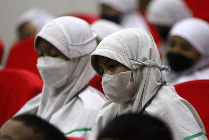 Siswa-siswi SD Plus Qurrota A'yun Kota Malang Jawa Timur menyambangi Gedung Merah Putih KPK, Jakarta, Selasa (17/1/2023).