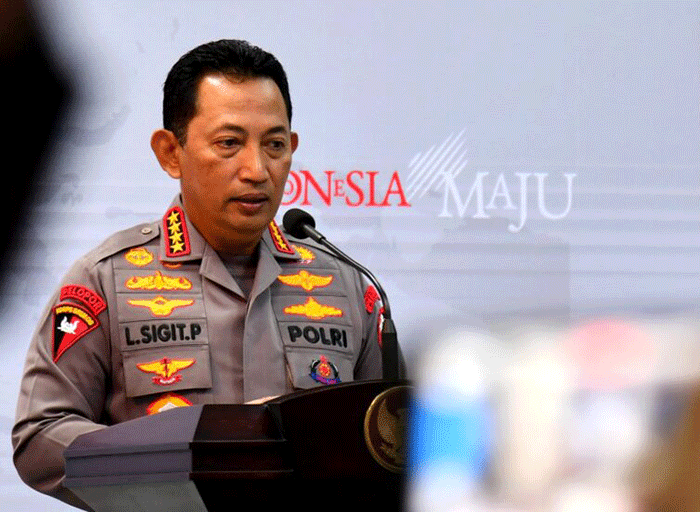 Kapolri Jenderal Listyo Sigit Prabowo memberikan keterangannya di Kantor Presiden, Jakarta, Senin (16/1/2023).