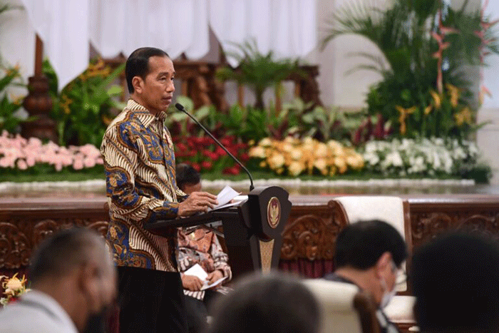 Presiden Joko Widodo memimpin sidang kabinet paripurna perdana tahun 2023 di Istana Negara, Jakarta, Senin (16/1/2023).