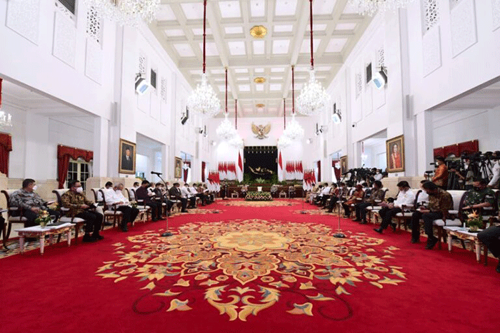 Presiden Joko Widodo memimpin sidang kabinet paripurna perdana tahun 2023 di Istana Negara, Jakarta, Senin (16/1/2023).