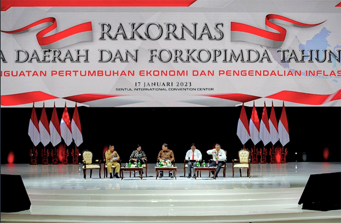 Menteri Koordinator Bidang Perekonomian Airlangga Hartarto saat memberikan arahan dalam Rakornas Kepala Daerah dan Forkopimda di Sentul, Bogor.