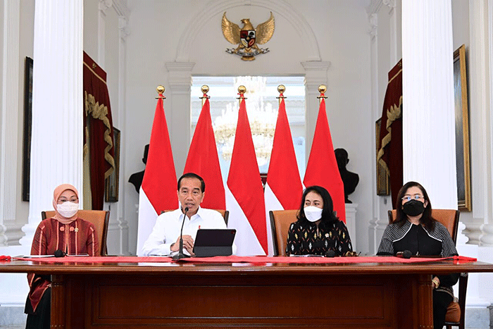 Presiden Joko Widodo memberikan keterangan pers di Istana Merdeka, Jakarta, Rabu (18/1/2023).