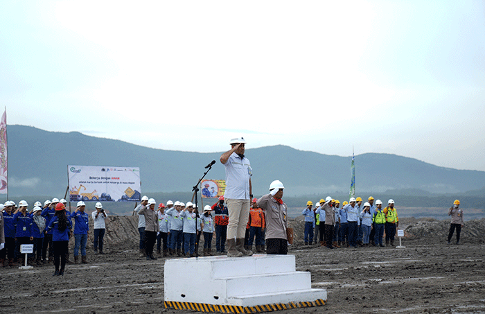 Pemecahan rekor ditandai dengan upacara memperingati Bulan Keselamatan dan Kesehatan Kerja (K3) Nasional Tahun 2023 di PIT Trembesi pada Rabu (18/1/2023).