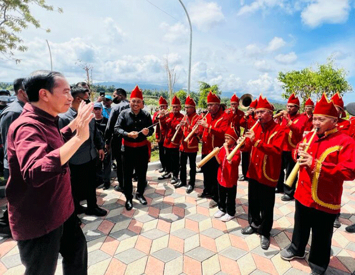 Presiden Joko Widodo meresmikan Bendungan Kuwil Kawangkoan, Kabupaten Minahasa Utara, dalam kunjungan kerjanya ke Provinsi Sulawesi Utara, Kamis (19/1/2023).
