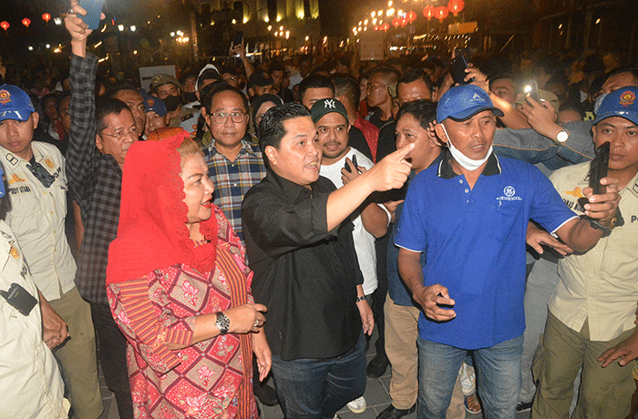 Menteri BUMN Erick Thohir didampingi Plt Wali Kota Semarang Hevearita G Rahayu mengunjungi Kota Lama Semarang, Jawa Tengah, Sabtu (21/1/2023) malam.