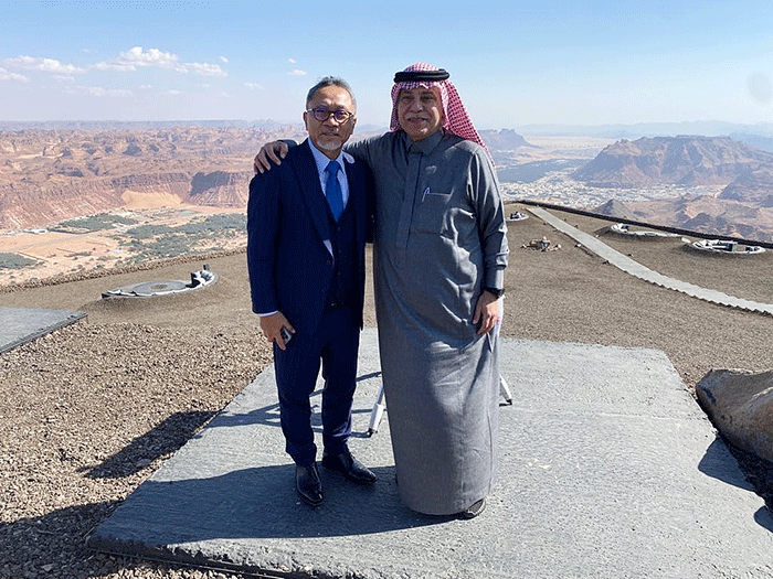 Menteri Perdagangan Arab Saudi menilai pertemuan bilateral Arab Saudi-Indonesia di Al Ula pada Minggu (22/1) sebagai pertemuan bersejarah.