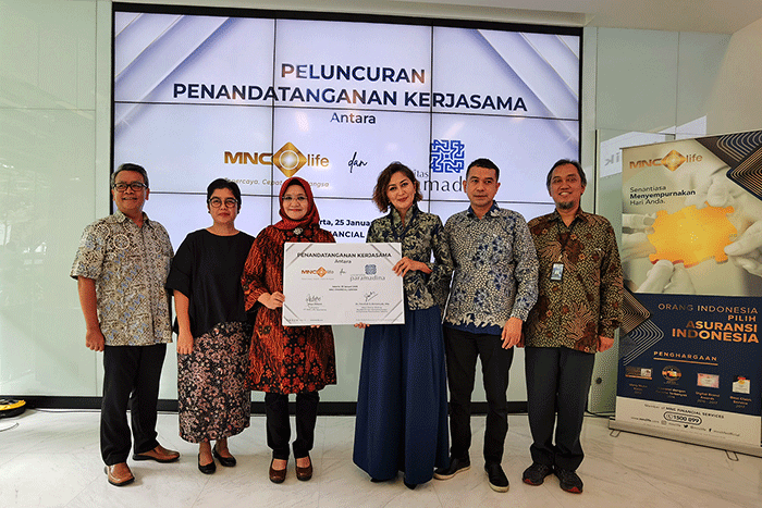 Penandatanganan Memorandum of Understanding (MoU) MNC Life dengan Universitas Paramadina di lobby gedung MNC Financial Center, Jakarta Pusat, Rabu (25/1/2023).