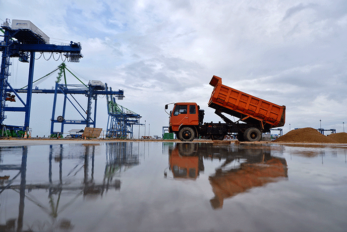 Aktivitas pembangunan megaproyek Makassar New Port (MNP), Kamis (26/1/2023).