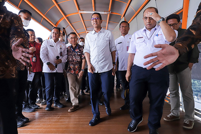 Penjabat (Pj) Gubernur DKI Jakarta Heru Budi Hartono saat menghadiri peresmian Skywalk Kebayoran Lama, Jakarta Selatan, Jumat (27/1/2023).