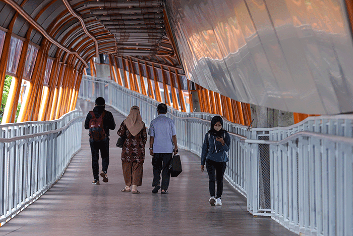 Penjabat (Pj) Gubernur DKI Jakarta Heru Budi Hartono saat menghadiri peresmian Skywalk Kebayoran Lama, Jakarta Selatan, Jumat (27/1/2023).