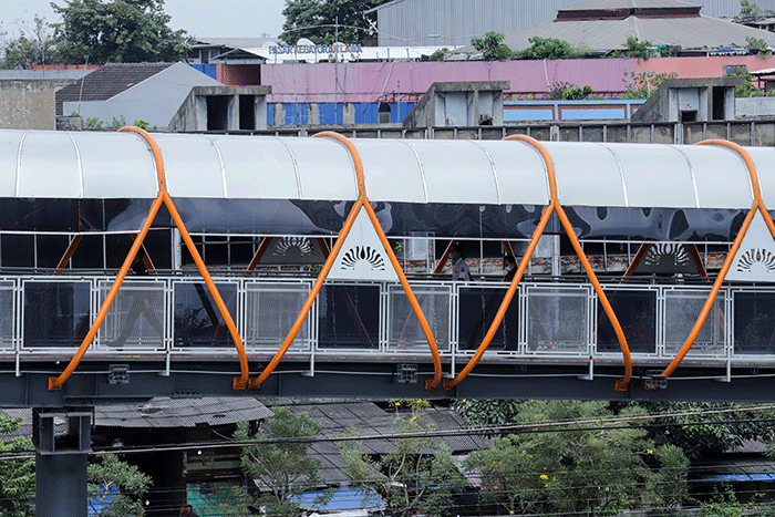 Penjabat (Pj) Gubernur DKI Jakarta Heru Budi Hartono saat menghadiri peresmian Skywalk Kebayoran Lama, Jakarta Selatan, Jumat (27/1/2023).