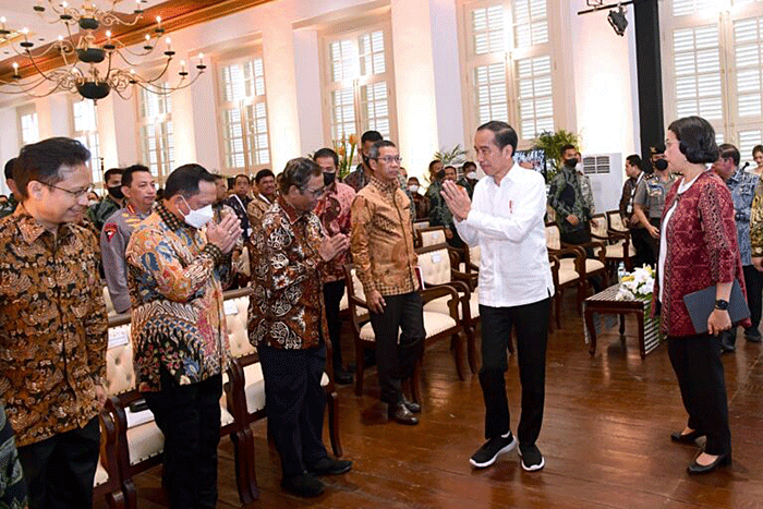 Presiden Joko Widodo memberikan paparannya saat membuka Rapat Koordinasi Nasional (Rakornas) Transisi Penanganan Covid-19 dan Pemulihan Ekonomi Nasional.