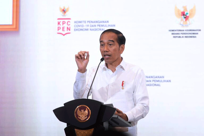 Presiden Joko Widodo memberikan paparannya saat membuka Rapat Koordinasi Nasional (Rakornas) Transisi Penanganan Covid-19 dan Pemulihan Ekonomi Nasional.