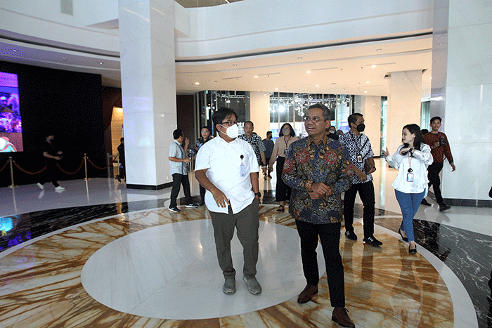 Wakil Menteri Keuangan (Wamenkeu) Suahasil Nazara berkunjung ke redaksi IDX Channel di Gedung iNews Tower, Jakarta Pusat, Jumat (27/1/2023).