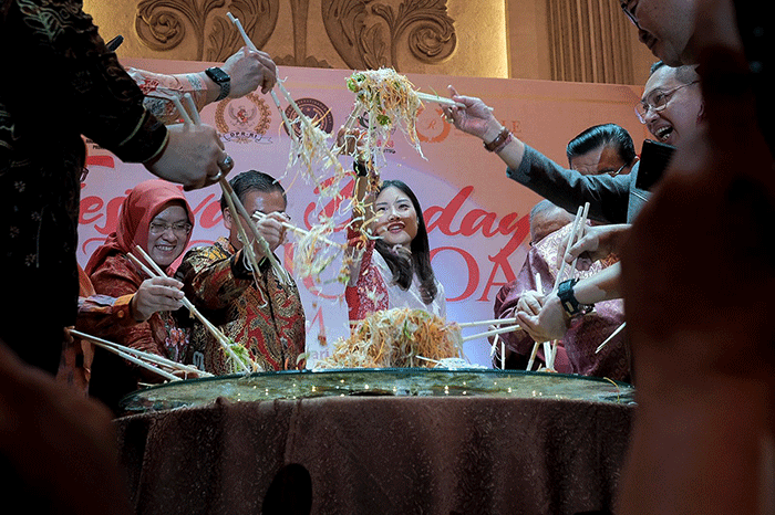 Wamenparekraf Angela Tanoesoedibjo saat menghadiri Festival Budaya Tionghoa, di REGALE Int'l Convention Center Medan, Sumatra Utara, Kamis (26/1/2023).