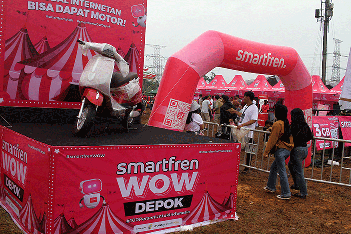 Warga menghadiri festival WOW 100% di Depok, Jawa Barat, Sabtu (28/1/2023).
