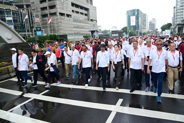Presiden Joko Widodo memberikan sambutannya saat membuka secara resmi kick-off keketuaan ASEAN Indonesia 2023 di Bundaran Hotel Indonesia, Jakarta.