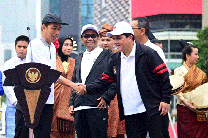 Presiden Joko Widodo memberikan sambutannya saat membuka secara resmi kick-off keketuaan ASEAN Indonesia 2023 di Bundaran Hotel Indonesia, Jakarta.