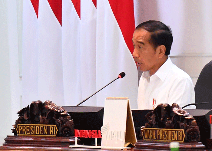 Presiden Joko Widodo menggelar rapat terbatas (ratas) bersama Wakil Presiden Ma’ruf Amin dan sejumlah Menteri Kabinet Indonesia Maju di Kantor Presiden.