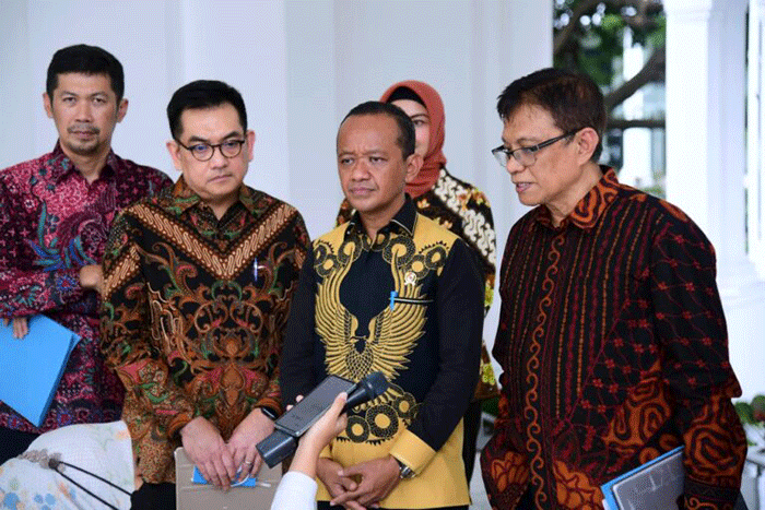 Menteri Investasi/Kepala Badan Koordinasi Penanaman Modal Bahlil Lahadalia memberikan keterangan usai bertemu Presiden Joko Widodo di Istana Merdeka.