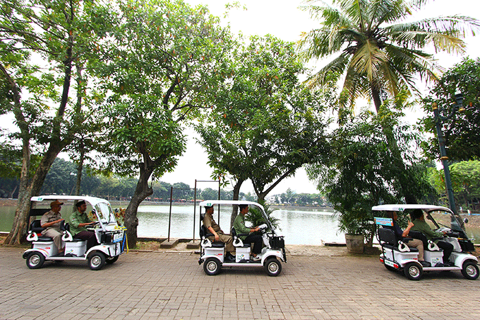 Peringatan Hari Pengurangan Emisi CO2 dan Peresmian Electrifying Lifestyle Setu Babakan, Jakarta, Selasa (31/1/2023).