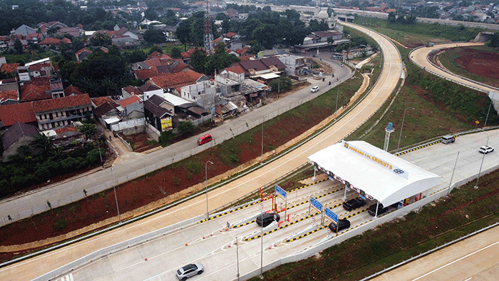 Foto udara pembangunan tol di kawasan simpang susun krukut di Limo, Depok, Jawa Barat, Selasa (31/1/2023).