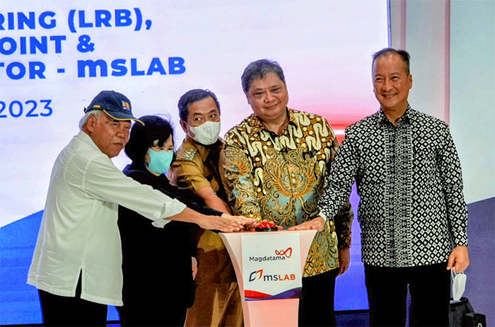 Menko Airlangga Hartarto, saat meresmikan Pabrik Lead Rubber Bearing (LRB), Bearing, Expansion Joint dan Fasilitas Uji Seismik Isolator.