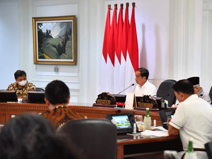 Menparekraf Sandiaga Uno memberikan keterangannya usai mengikuti rapat terbatas yang dipimpin Presiden Joko Widodo di Kantor Presiden, Jakarta.
