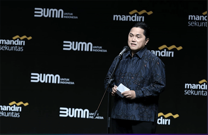 Presiden Joko Widodo memberikan keterangan pers usai menyampaikan arahan pada acara Mandiri Investment Forum 2023 di Jakarta, Rabu (1/2/2023).
