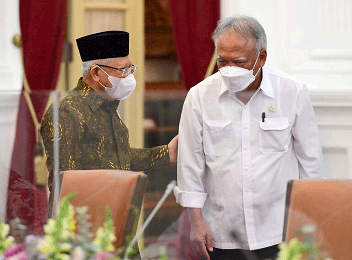 Presiden Joko Widodo dan sejumlah menteri terkait saat rapat di Istana Merdeka, Jakarta, Selasa (31/1/2023).