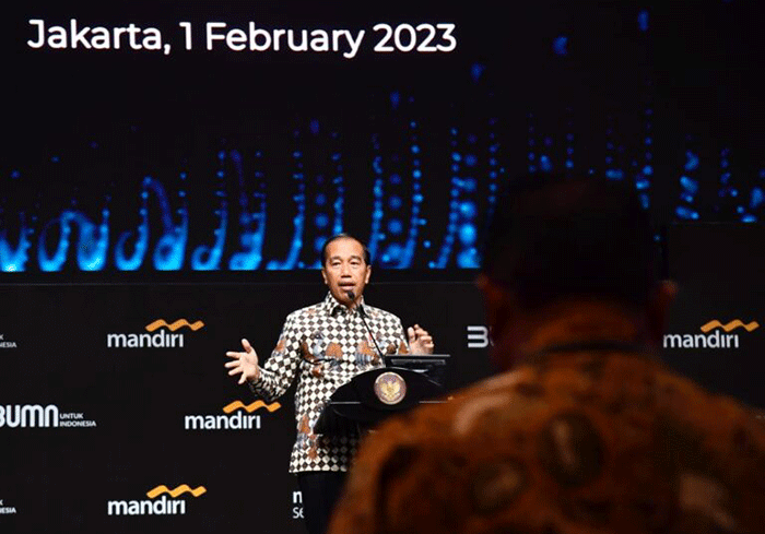 Presiden Joko Widodo memberikan pidatonya saat acara Mandiri Investment Forum 2023, di Hotel Fairmont, Jakarta, Rabu (1/2/2023).