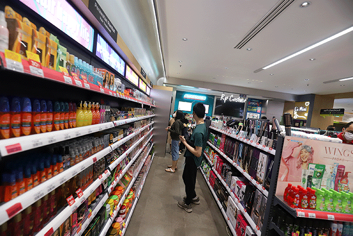 Peluncuran kembali gerai Watsons yang dinamakan G9 Store Concept di Pondok Indah Mall 2, Jakarta Selatan, Rabu (1/2/2023).