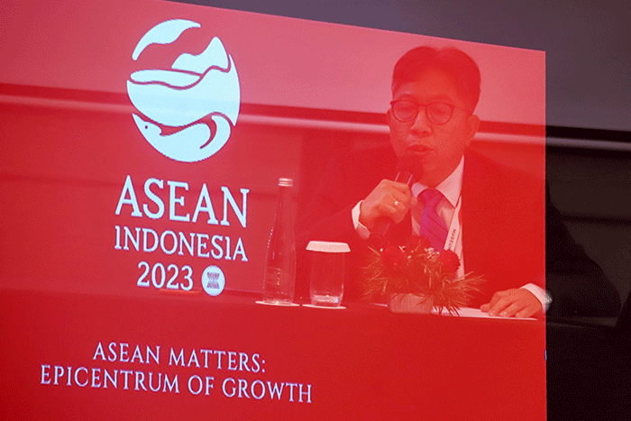 Director For Tourism Marketing Asia Pacific Region, Raden Wisnu Sindhutrisno memberikan pemaparan saat Media Brefing dalam ASEAN Tourism Forum 2023.