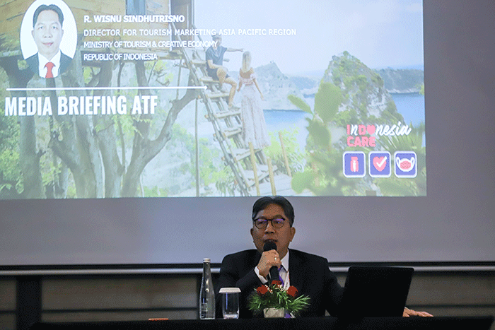 Director For Tourism Marketing Asia Pacific Region, Raden Wisnu Sindhutrisno memberikan pemaparan saat Media Brefing dalam ASEAN Tourism Forum 2023.