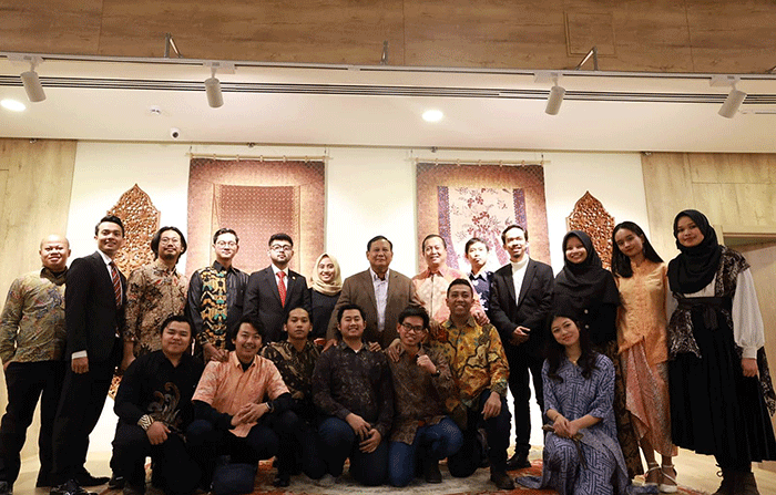 Menteri Pertahanan Prabowo Subianto menemui mahasiswa dan mahasiswi Indonesia Wisma KBRI di Ankara, Turkiye, Rabu (1/2/2023).
