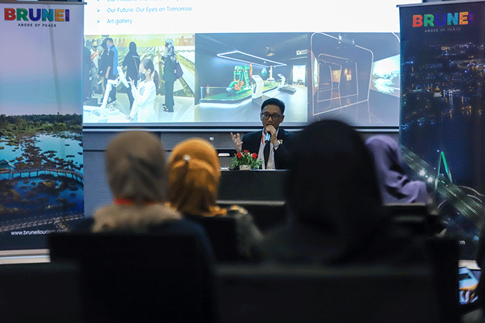 Marketing Specialist Brunei Tourism Development Department, Nazmi Mahali memberikan pemaparan saat NTO's Media Briefing dalam ASEAN Tourism Forum 2023.