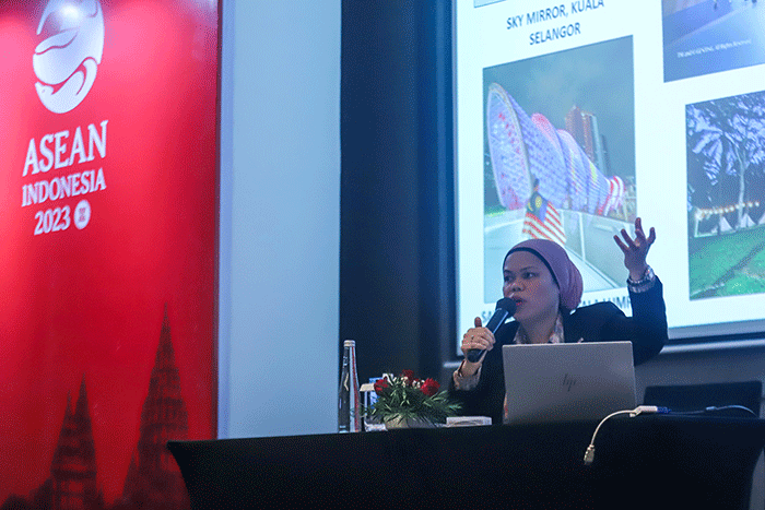 Deputy Director Tourism Malaysia Jakarta, Haryanty Abu Bakar memberikan pemaparan saat NTO's Media Briefing dalam ASEAN Tourism Forum (ATF) 2023.