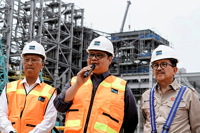 Menko Airlangga Hartarto meninjau secara langsung tingkat kemajuan pengembangan KEK Java Integrated Industrial and Ports State (JIIPE) Gresik.