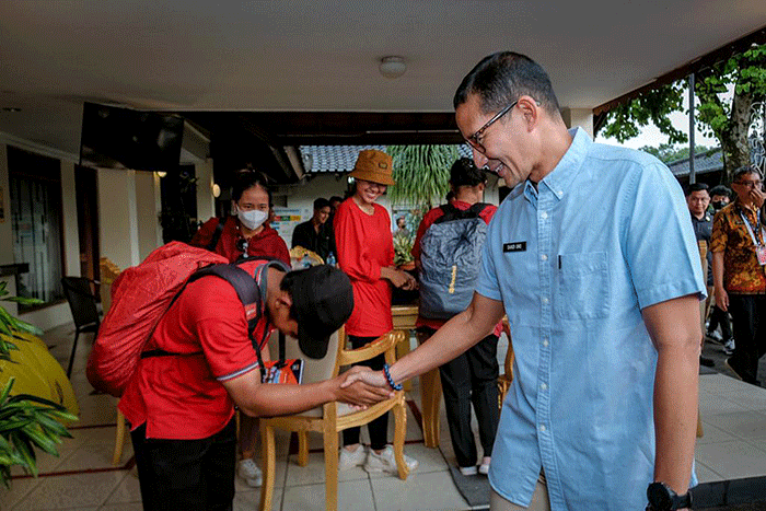 Menteri Pariwisata dan Ekonomi Kreatif Sandiaga Salahuddin Uno mengunjungi Candi Prambanan, Kabupaten Sleman, Yogyakarta, Kamis (2/2/2023).