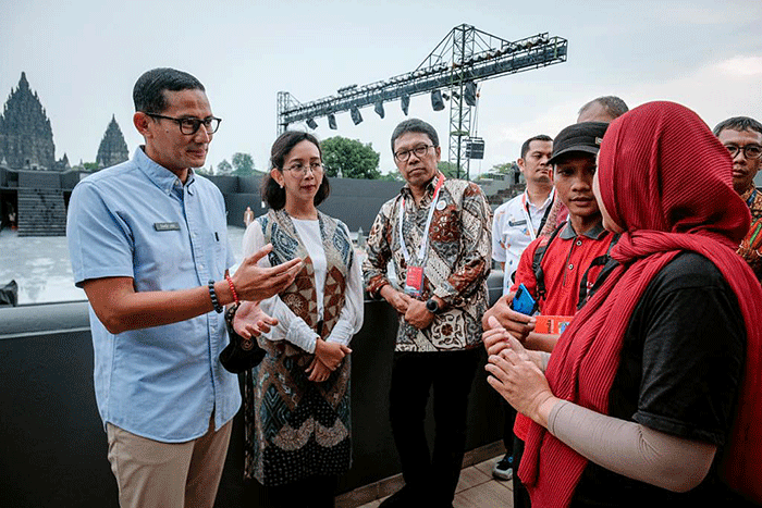 Menteri Pariwisata dan Ekonomi Kreatif Sandiaga Salahuddin Uno mengunjungi Candi Prambanan, Kabupaten Sleman, Yogyakarta, Kamis (2/2/2023).