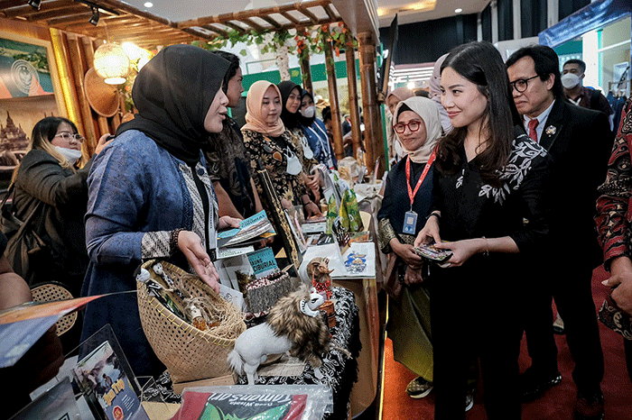 Wakil Menteri Pariwisata dan Ekonomi Kreatif (Wamenparekraf) Angela Tanoesoedibjo berkesempatan mengunjungi Travel Exchange (TRAVEX).