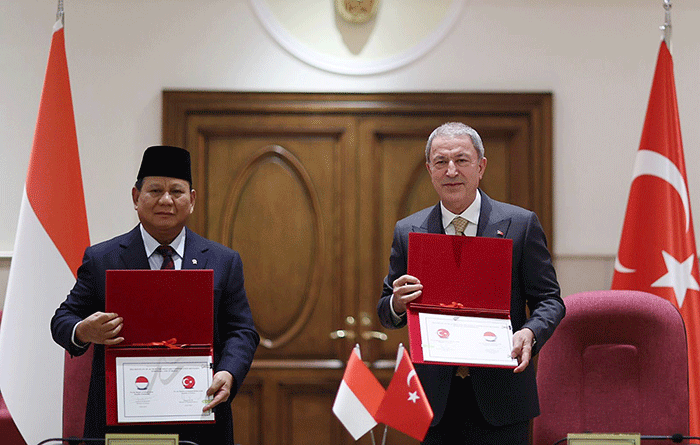 Menteri Pertahanan Prabowo Subianto melaksanakan pertemuan dengan Menteri Pertahanan Nasional Republik Turki Hulusi Akar, di Bakanlıklar, Ankara, Turki.