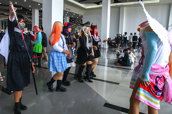 Puluhan cosplayer dengan mengunakan berbagai kostum karakter anime, manga, superhero, dan game mengikuti lomba kompetisi cosplay.