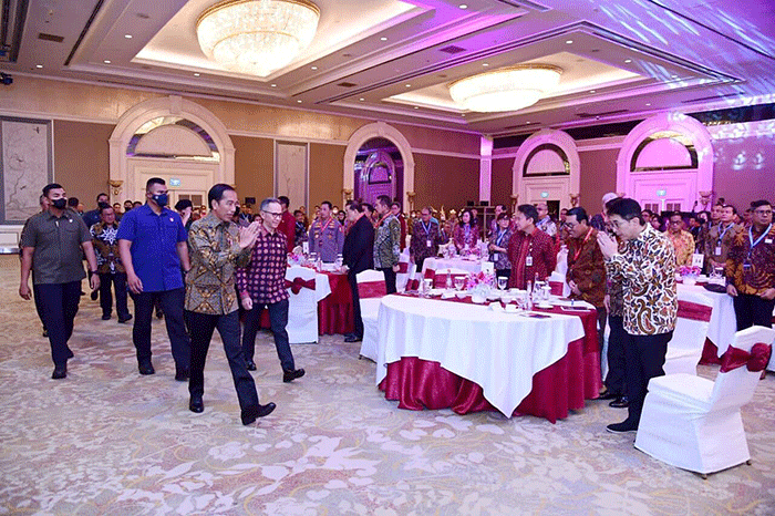 Presiden Joko Widodo memberikan sambutannya saat menghadiri Pertemuan Tahunan Industri Jasa Keuangan (PTIJK) Tahun 2023 di Hotel Shangri-La, Jakarta.