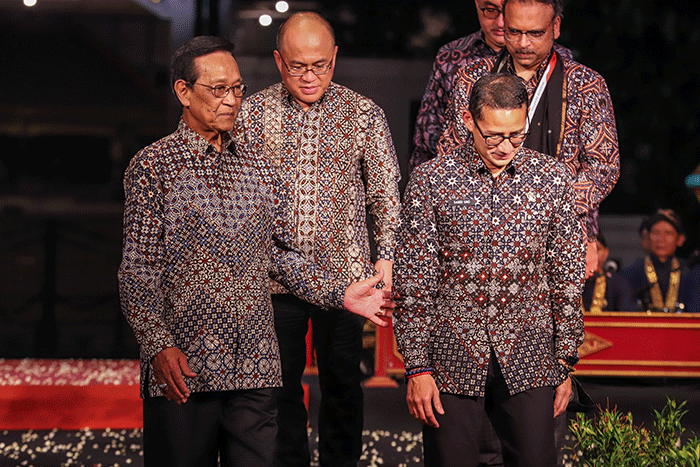 Menparekraf Sandiaga Salahuddin Uno dan Sultan Yogyakarta, Sri Sultan Hamengkubuwono X saat sesi foto bersama dengan para tamu serta delegasi ATF 2023.