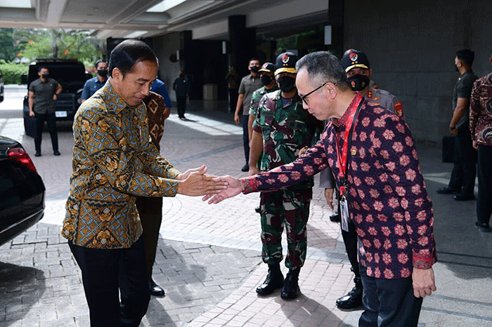 Presiden Joko Widodo menghadiri Pertemuan Tahunan Industri Jasa Keuangan (PTIJK) Tahun 2023 di Hotel Shangri-La, Jakarta, Senin (6/2/2023).