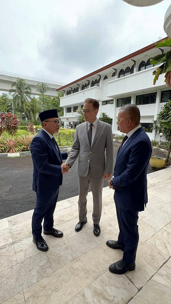 Menteri Perdagangan Zulkifli Hasan saat menyambangi kantor kedutaan besar Turki di Jakarta, Rabu (8/2/2023).